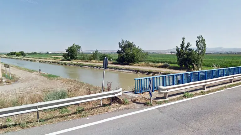 Vista del Canal Imperial a su paso por Ribaforada. CEDIDA
