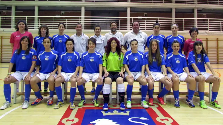 Plantilla del Txantrea fútbol sala en el pabellón Arrosadía de Pamplona. Foto web Txantrea FS.