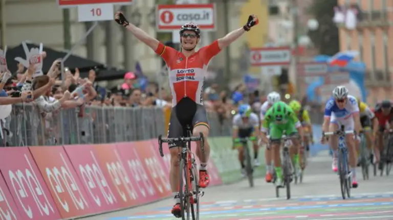 Victoria contundente de André Greipel. Twitter Giro.