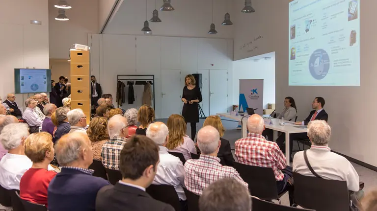 Encuentro de CaixBank con 120 accionistas en Navarra.