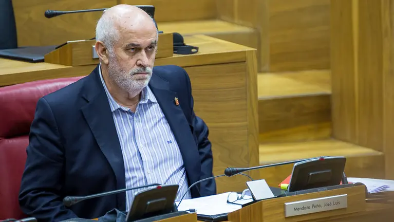José Luis Mendoza en el pleno del Parlamento de Navarra. (3). IÑIGO ALZUGARAY