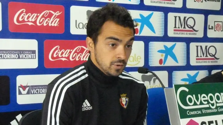 De las Cuevas en rueda de prensa.