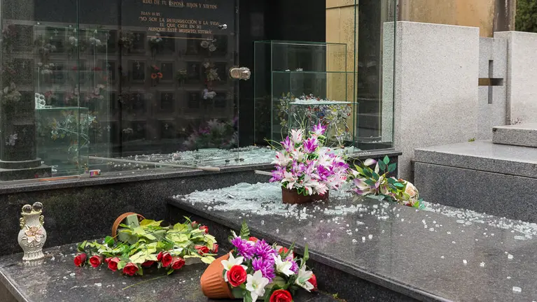 Tumbas y panteones saqueados en el cementerio de Pamplona. (9). IÑIGO ALZUGARAY