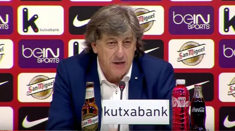 Martín en la sala de prensa de San Mamés.