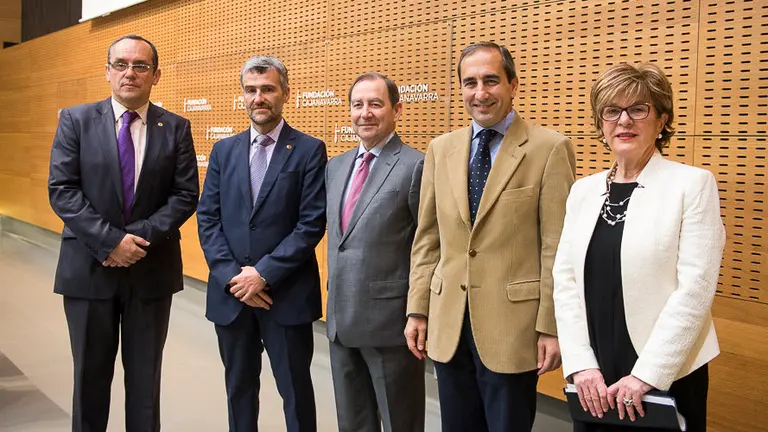Acto de firma de convenios de colaboración de Fundación Caja Navarra con los cuatro centros universitarios con sede en la Comunidad Foral_ Universidad de Navarra, Universidad 
