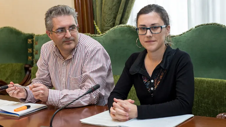 Alberto Labarga y Laura Berro en la reunión de la Comisión de Asuntos Ciudadanos del Ayuntamiento de Pamplona. (1). IÑIGO ALZUGARAY