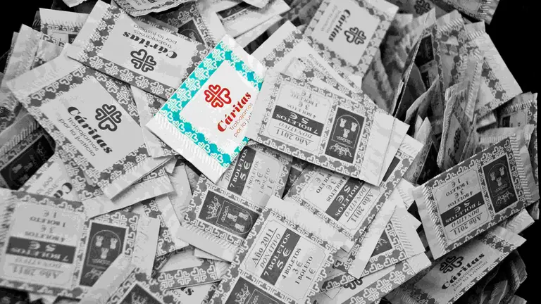 Varios boletos de la Tómbola de Cáritas de San Fermín