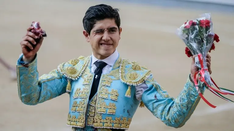 El novillero mexicano Luis David Adame. EFE. EMILIO NARANJO.