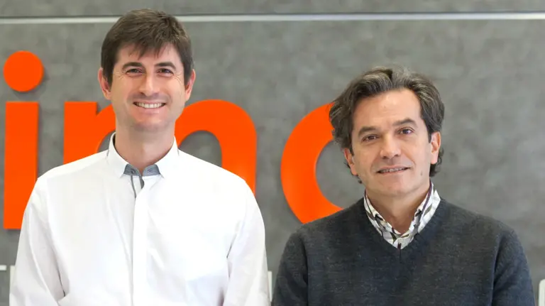 Roberto Arnal Müller, presidente de la Fundación Roberto Arnal Planelles, y el Dr. José A. Martínez Climent, investigador del Programa de Oncohematología del CIMA y coordinador de la beca.