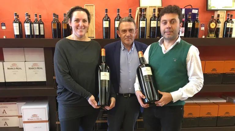 Sonia Zaratiegui (Nuevo Hostaf de Tafalla), Jose Manuel Plo (Bodega Marco Real) y &Aacute;lvaro Celayeta (Merindad de Olite Enoteca Winebar de OIite).