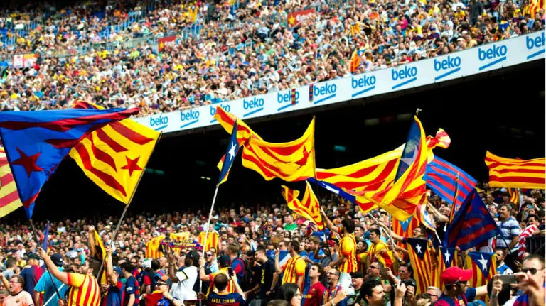 Esteladas en el Camp Nou. Foto Okey diario.