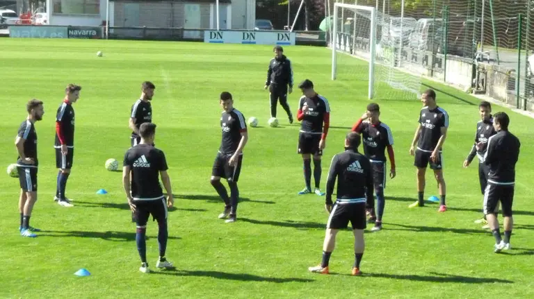 Los jugadores de Osasuna se entrenan en Tajonar.