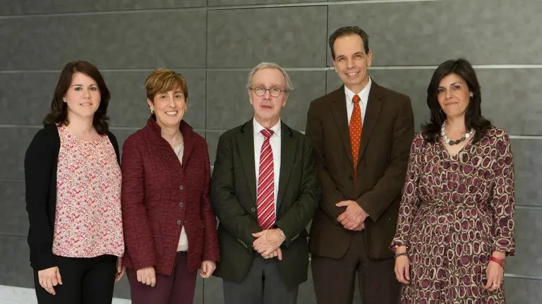 Los doctores Noelia Álvarez, Elena Urrestarazu,  Valentin Alzina, Dr. Peter Michel Baptista y Maria Luz Alonso.