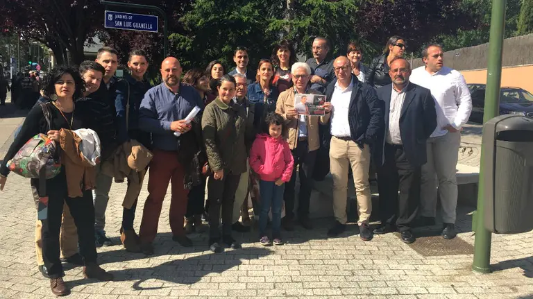 Los socialistas navarros acuden al acto de presentación de candidaturas del PSOE en Madrid.