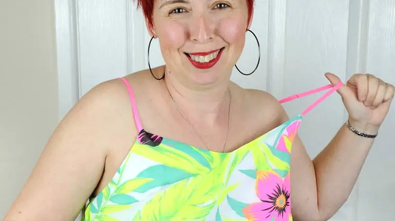 Leanne Lyon es una mujer de 41 años residente en Duston, Reino Unido, que sufre hamartoma hipotalámico, una enfermedad provocada por un tumor no cancerígeno que se encuentra en el cerebro.