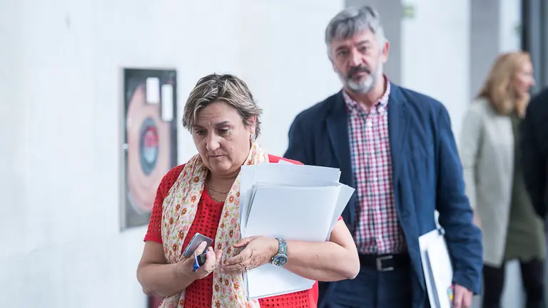 Marisa de Simón de Izquierda Ezkerra junto a Koldo Martínez de Gera Bai. PABLO LASAOSA