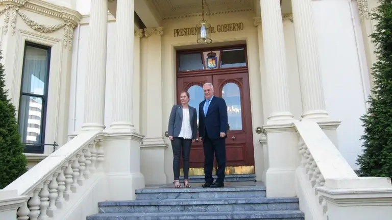 La presidenta foral Uxue Barkos junto al presidente de La Rioja, José Ignacio Ceniceros.