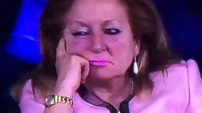 La 'mujer de rosa' protagoniza el final de la Copa del Rey y se vuelve viral.