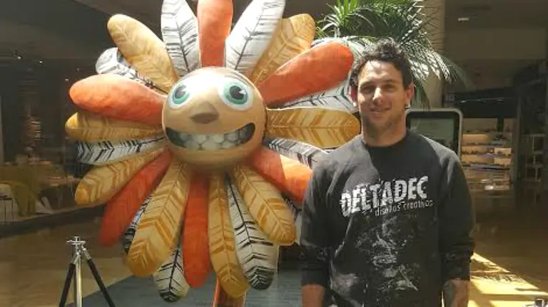 Jabier Landa gana el Concurso Decoprimavera que ha llenado Itaroa de grandes Margaritas.