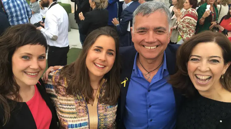 Arianna Iriarte (trabajadora social ANA), Paula Rodríguez (Directora de ANA), Juan Ramón Lucas (periodista y padrino del proyecto de ANA) y Amaya Áriz (Presidenta ANA).