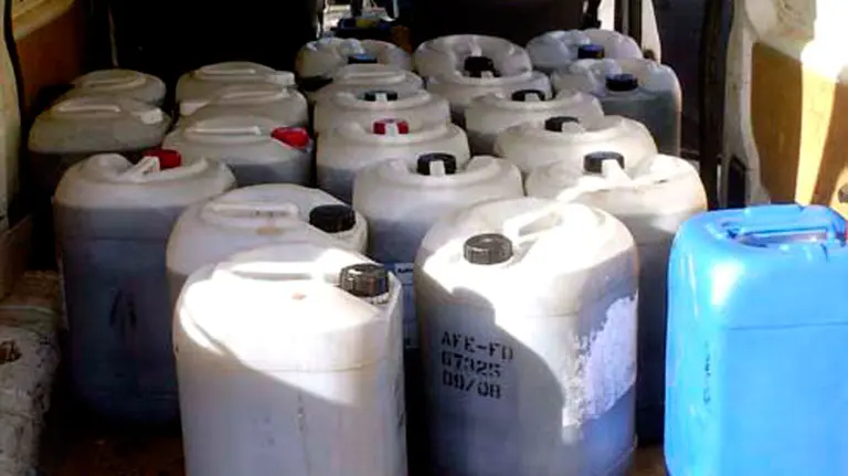 Garrafas de gasoil incautadas en otra operación. EFE
