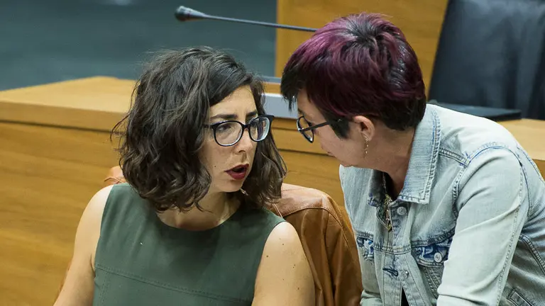 Tere Sáez habla con Laura Pérez. PABLO LASAOSA