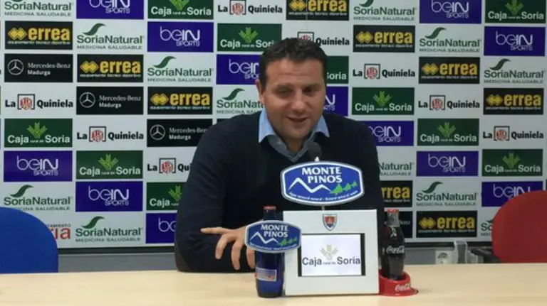 César Palacios en rueda de prensa. Twitter Numancia.