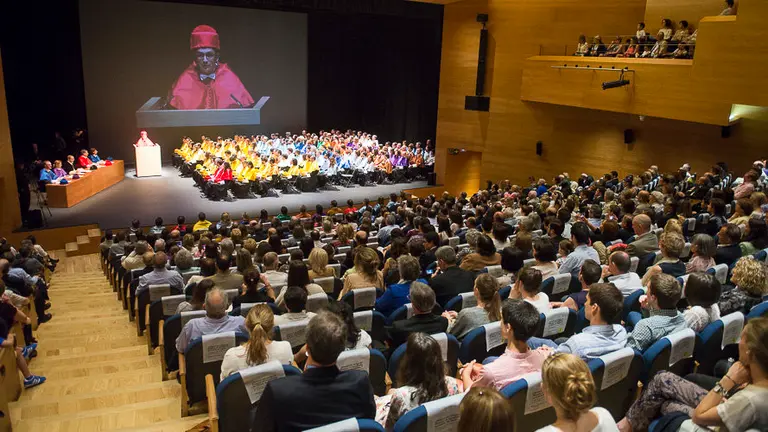 La Universidad de Navarra celebra el acto de investidura de doctores. PABLO LASAOSA 05