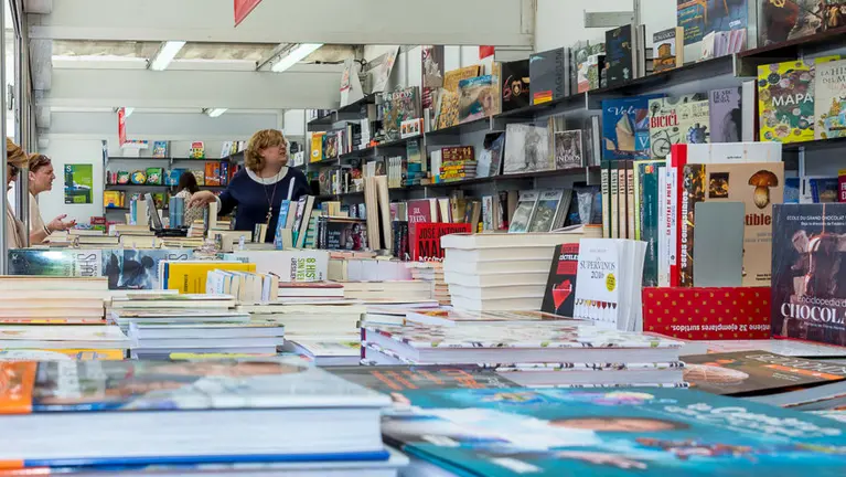 La Plaza del Castillo acoge la XV Feria del Libro de Pamplona en la que participan 12 librerías de la ciudad.(18). IÑIGO ALZUGARAY