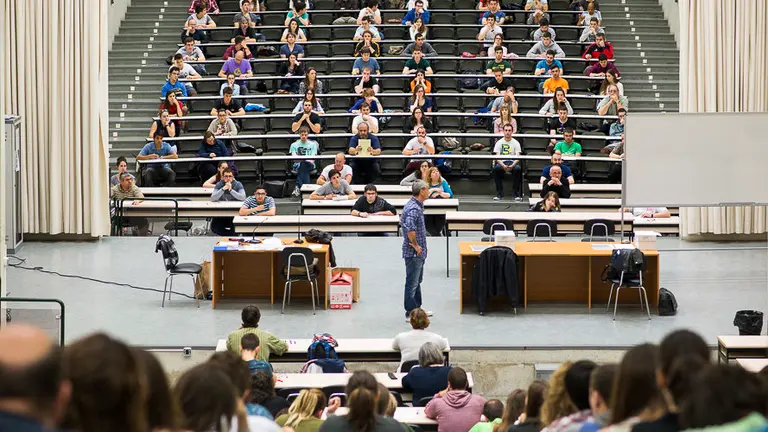 Comienzan de las pruebas selectivas para la contratación de naranjitos en San Fermín entre 1.145 aspirantes.PABLO LASAOSA 06