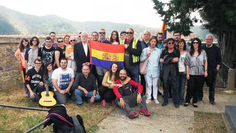 Homenaje a las 21 personas fusiladas del entorno socialista en 1936, Aoiz (Pedro Rascón).
