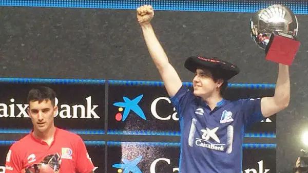 Iker Iribarria se proclama como el ganador más joven del Manomanista. ASEGARCE