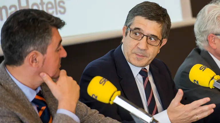 El presidente del Congreso, Patxi López, pronuncia la conferencia titulada _Igualdad y pluralismo en el Siglo XXI_ en el _Foro Ser Navarra_ PABLO LASAOSA 12