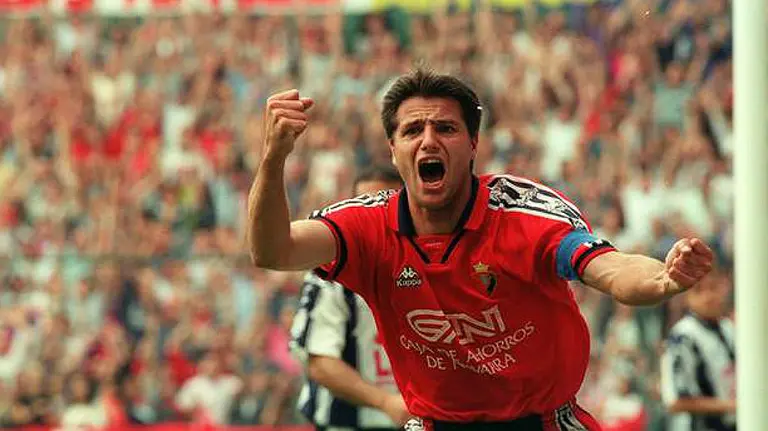 César Palacios, exjugador de Osasuna, durante la celebración de un gol.