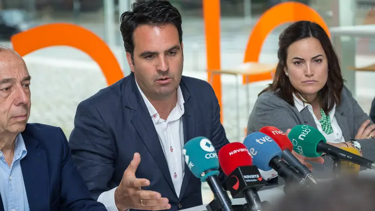 Desayuno informativo de los candidatos de la coalición UPN-PP al Congreso y al Senado celebrado en el Café de Baluarte. IÑIGO ALZUGARAY