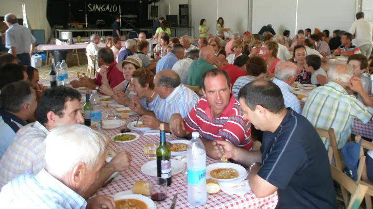 Comida popular en Mendilibarri en 2008.