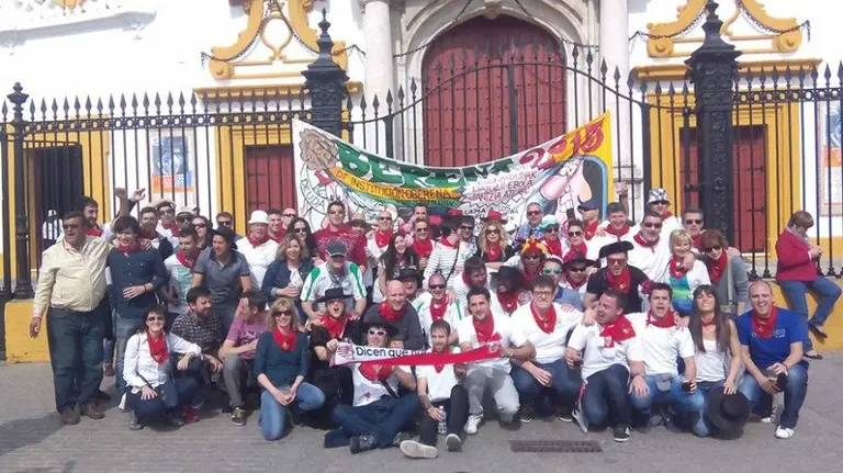 La Peña Oberena visitó la Maestranza de Sevilla en semana santa.