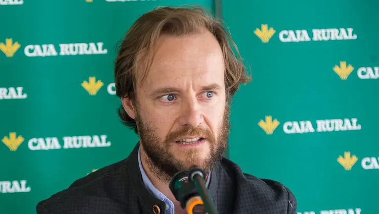 Chapu Apaolaza presenta su libro _El 7 de Julio_ sobre los encierros en la Feria del Libro de Pamplona(10). IÑIGO ALZUGARAY