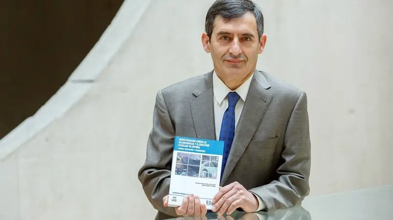 Teodoro Hern&aacute;ndez de Frutos, en la presentaci&oacute;n del libro en la Universidad P&uacute;blica de Navarra.