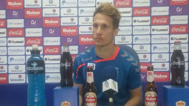 Néstor Susaeta en rueda de prensa. Twitter Real Oviedo.