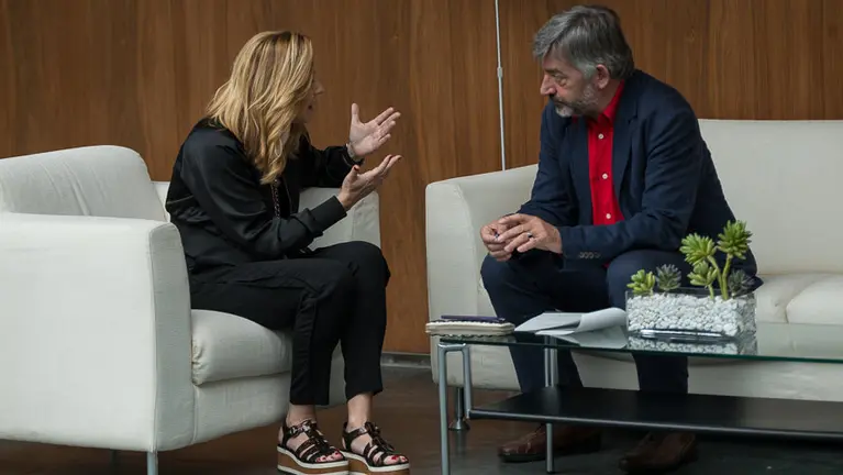 Koldo Martínez (Geroa Bai) y Ana Beltrán (PP) en el Parlamento de Navarra. IÑIGO ALZUGARAY