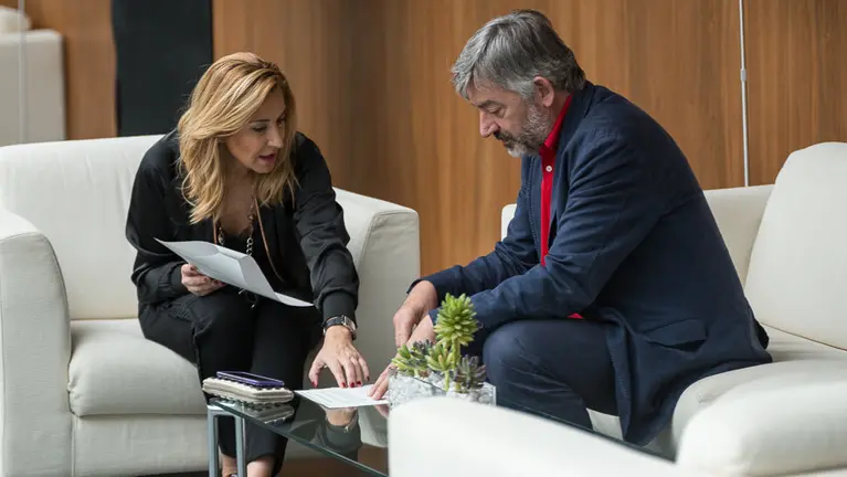  Koldo Martínez (Geroa Bai) y Ana Beltrán (PP) en el Parlamento de Navarra. (9). IÑIGO ALZUGARAY