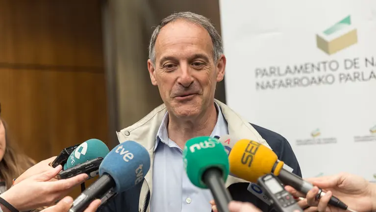 Adolfo Araiz en el Parlamento de Navarra. IÑIGO ALZUGARAY