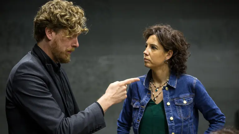 Ainhoa Unzu (PSN) y Maiorga Ramírez (EH Bildu) en el Parlamento de Navarra. IÑIGO ALZUGARAY