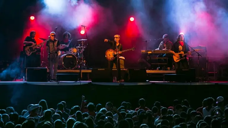 Concierto de Nacha Pop en la Plaza del Castillo. San Fermín, sanfermines, noche, fiesta. CRISTINA NÚÑEZ BAQUEDANO