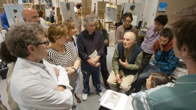 El pintor Antonio López durante una de las ediciones de su taller de figuración.