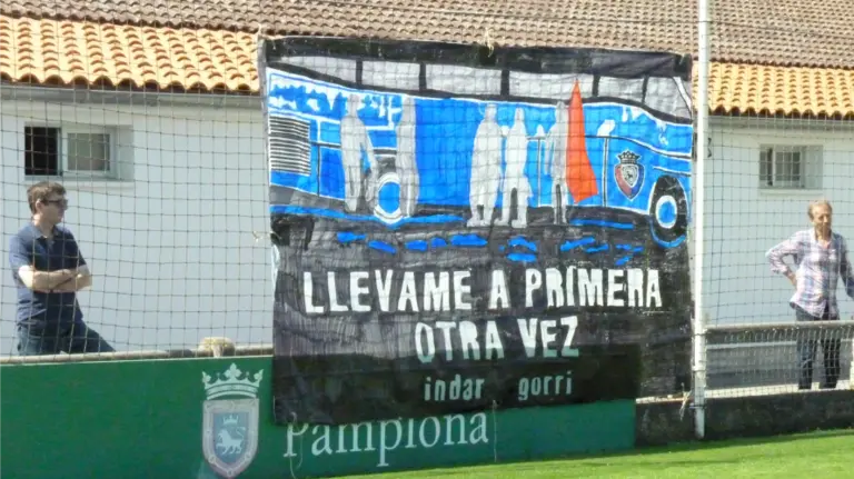 Pancarta de Indar Gorri en Tajonar.