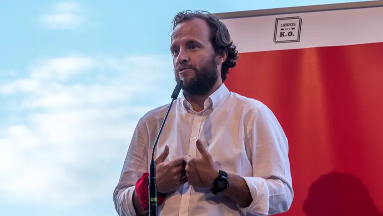 Chapu Apaolaza presenta su libro _7 de julio_ en el apartado de la Plaza de Toros de Pamplona. (15). IÑIGO ALZUGARAY