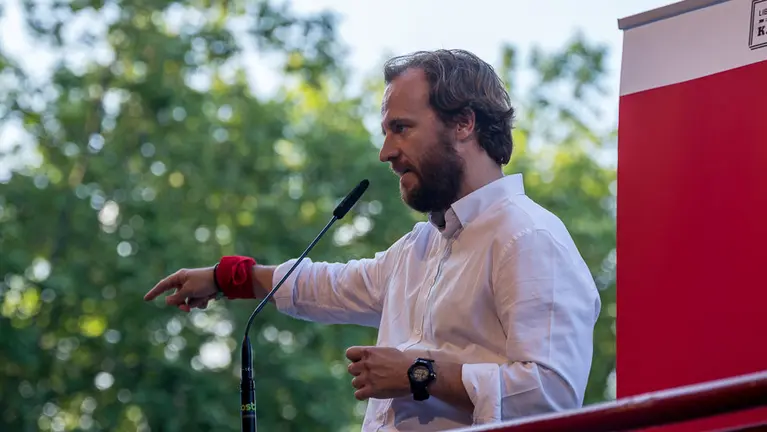 Chapu Apaolaza presenta su libro _7 de julio_ en el apartado de la Plaza de Toros de Pamplona. (18). IÑIGO ALZUGARAY