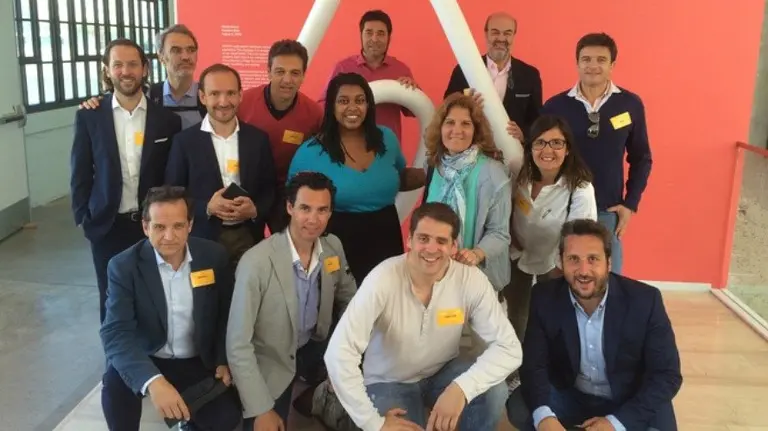Ganadores y finalistas de la 9&ordf; edici&oacute;n PEXXI con A'Keiba Burrell de Airbnb.